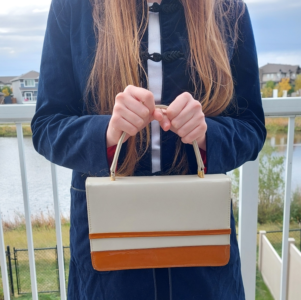 Great vintage St George Handbag